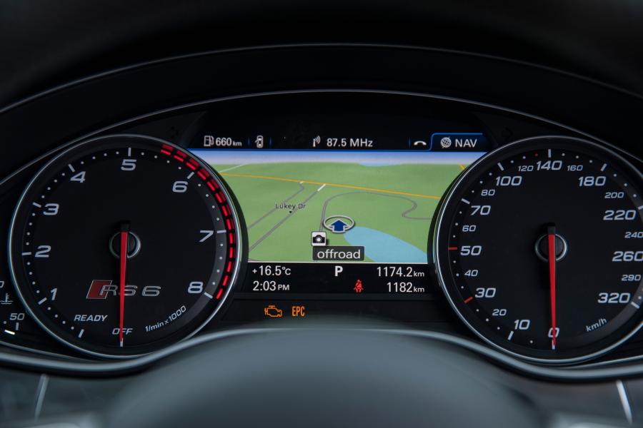 Панель приборов Audi RS6 Avant (4G, C7) 2015 года  (AU) (фото 17 из 18)